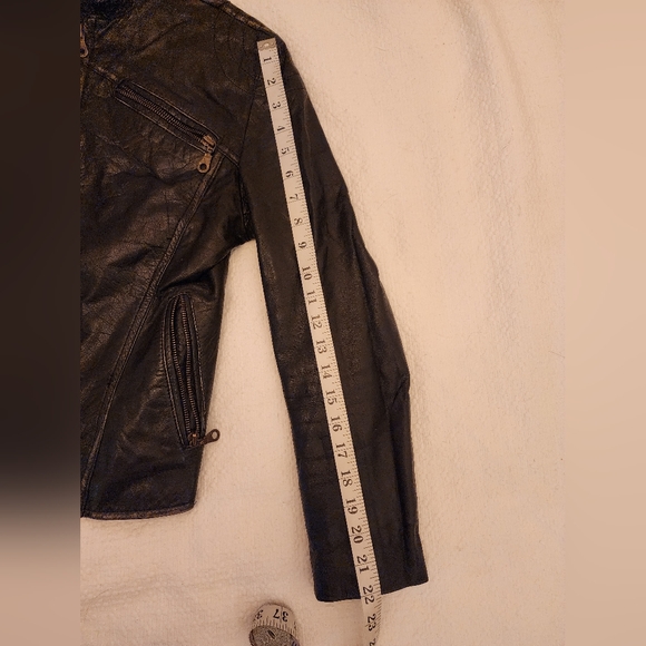 Vintage Genuine Leather Motorcycle Jacket Size L (but runs small) - Picture 10 of 12